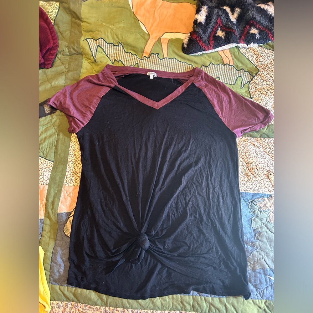 💥 Kismet Black and Purple Knot Front Tee